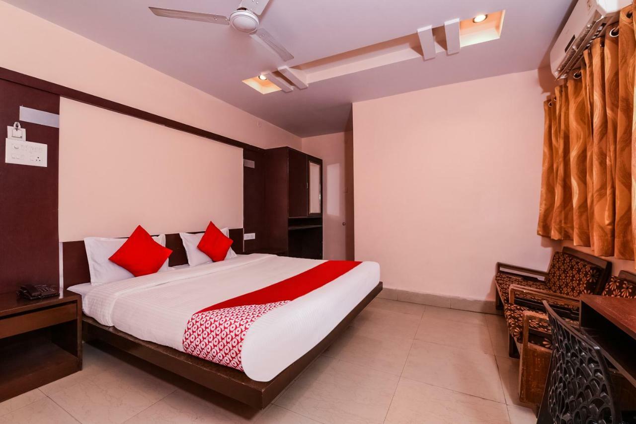 Oyo 28856 Manjeera Inn Visakhapatnam Exterior foto