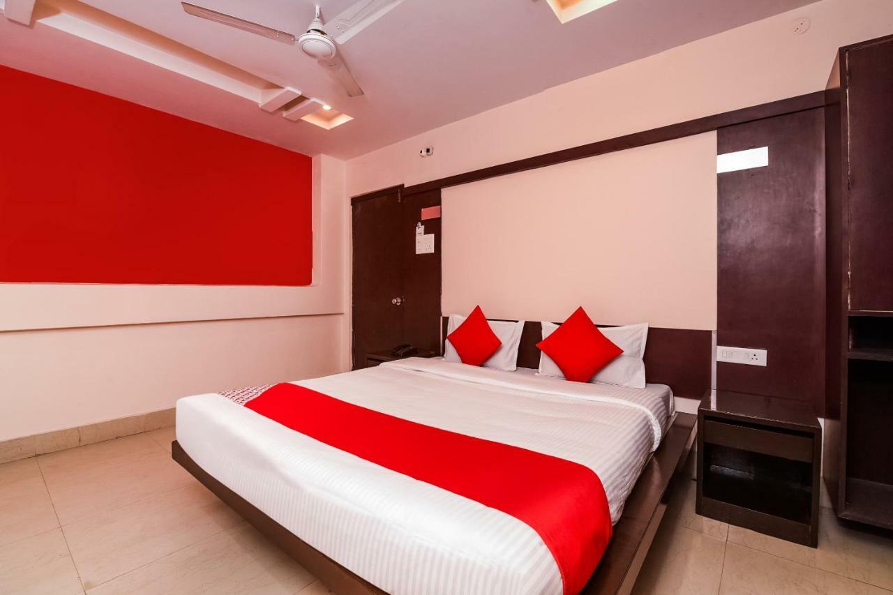 Oyo 28856 Manjeera Inn Visakhapatnam Exterior foto